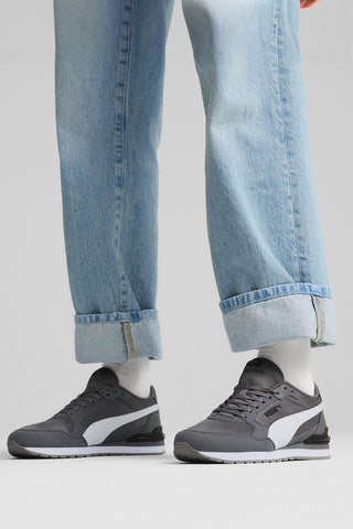 PUMA ST Runner v4 Mesh-Sneaker in Grau und Weiß
