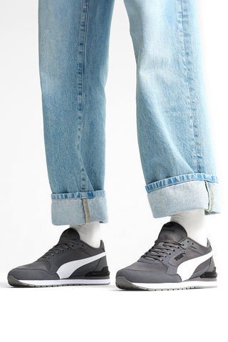 PUMA ST Runner v4 Mesh-Sneaker in Grau und Weiß
