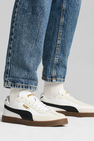 Puma – Club II Era – Weiße Sneakers mit schwarzen Details