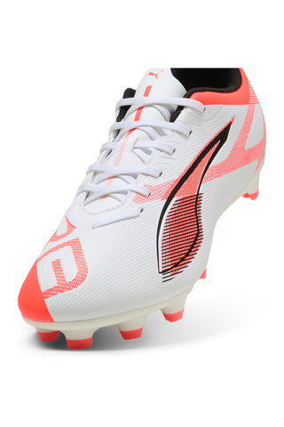 Weiße und rote Fußballschuhe mit Puma ULTRA 5 PLAY FG/AG-Stollen