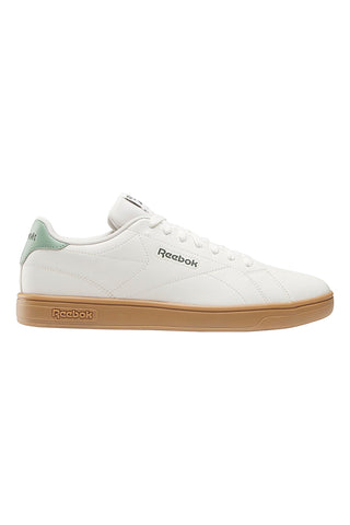 Weiße Sneakers mit brauner Reebok Court Clean-Sohle