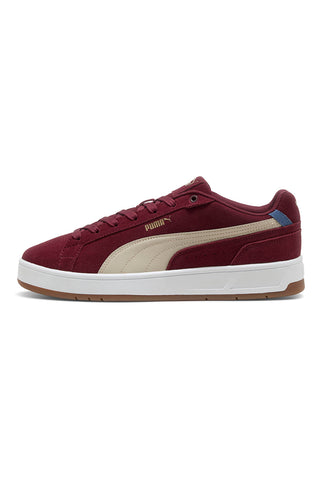 Burgunderfarbene Wildleder-Sneaker mit beigen Details: Puma Court Classico SD