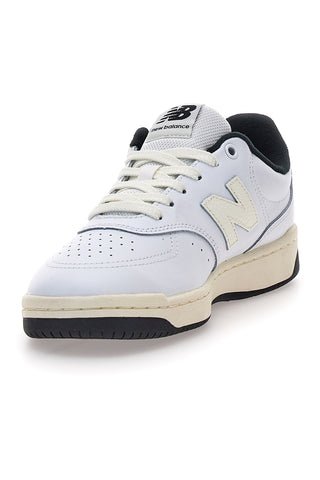 New Balance BB80AWB – Weiße Leder-Sneaker mit schwarzem Besatz