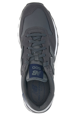 Graue Sneakers New Balance GM500DGN mit blauen Details