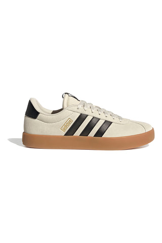 Beige Sneaker mit Adidas VL Court 3 Sohle in Gummifarbe