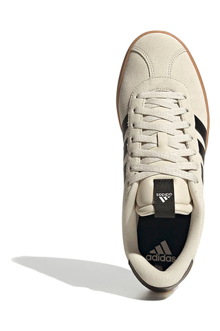Beige Sneaker mit Adidas VL Court 3 Sohle in Gummifarbe