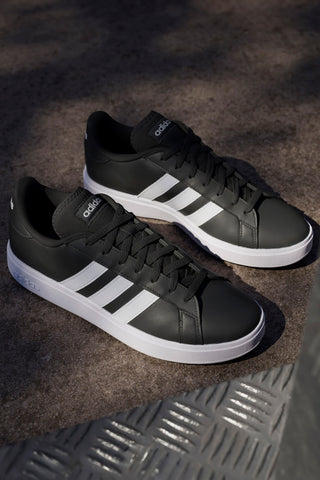 Adidas Grand Court Base 2 Schwarze Schuhe mit weißen Streifen