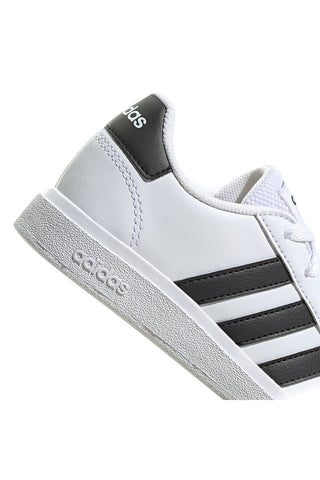 Adidas Grand Court 2 K Weiße Sneakers mit schwarzen Streifen