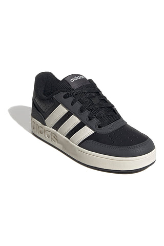 Schwarze Sneaker mit weißer Sohle und Adidas Breakbase J-Streifen