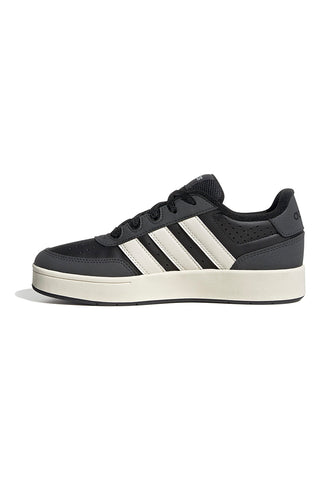 Schwarze Sneaker mit weißer Sohle und Adidas Breakbase J-Streifen