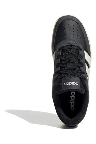 Schwarze Sneaker mit weißer Sohle und Adidas Breakbase J-Streifen
