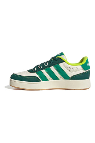Adidas Breakbase J – Weiße und grüne Sneakers mit geprägtem Logo