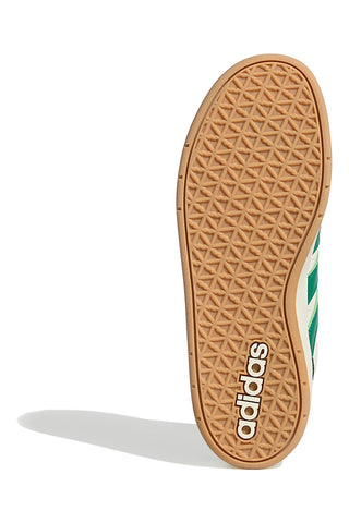 Adidas Breakbase J – Weiße und grüne Sneakers mit geprägtem Logo
