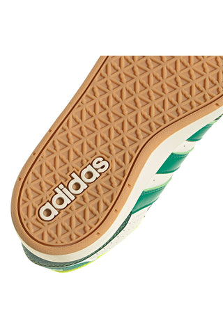 Adidas Breakbase J – Weiße und grüne Sneakers mit geprägtem Logo