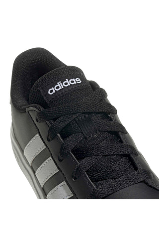 Adidas Grand Court 2 K schwarze Schuhe mit weißen Streifen aus synthetischen Materialien