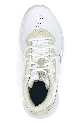 Weiße Basketballschuhe Under Armour Lockdown 6 mit beigen Einsätzen und gepolsterter Sohle