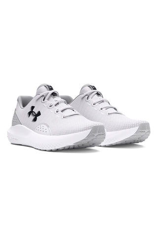 Weiße und hellgraue Laufschuhe mit atmungsaktivem Mesh und Charged Cushioning Under armour Charged Surge 4