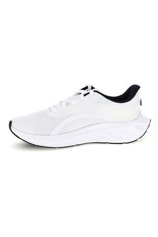 Schwarze und weiße Laufschuhe mit atmungsaktivem Mesh und Charged+ Cushioning Under armour Ascend