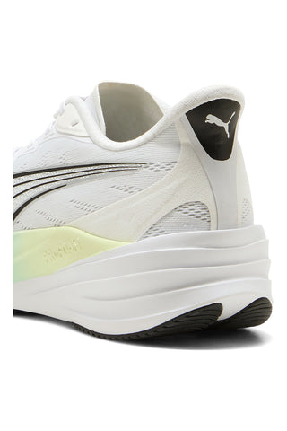 Weiße Laufschuhe aus Mesh mit farbverlaufender Sohle und Profoam-Dämpfung Puma Darter Pro 2