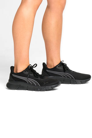 Leichte, komplett schwarze Laufschuhe Puma FlexFocus Lite Modern