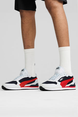 Weiße, schwarze und rote Sneakers aus Mesh mit SoftFoam+-Einlegesohle Puma ST Runner v4 Mesh