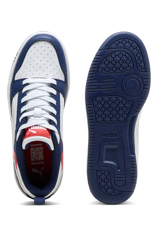 Blaue und rot-weiße Turnschuhe im Basketball-Stil Puma Rebound V6 Lo Jr