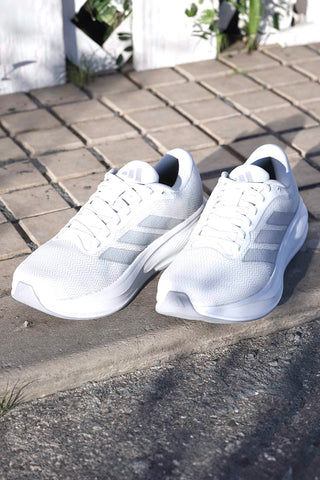 Leichte weiße Laufschuhe aus Mesh Adidas Response Runner 2