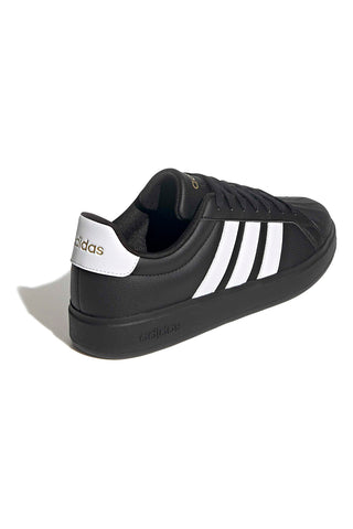 Schwarze Sneakers im Court-Design Adidas Streettalk