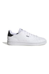 Weiße Sneakers im Court-Design von Adidas Urban Court