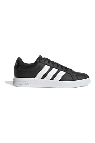 Schwarze Sneakers mit weißen Details im ikonischen Adidas Grand Court Base 3-Stil