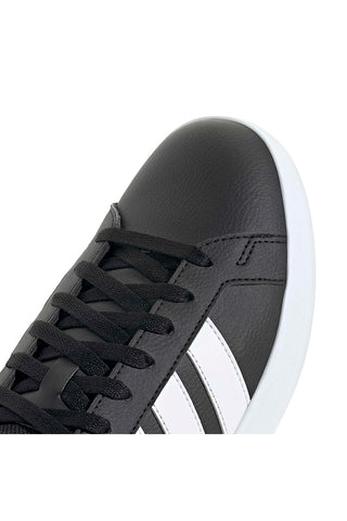 Schwarze Sneakers mit weißen Details im ikonischen Adidas Grand Court Base 3-Stil