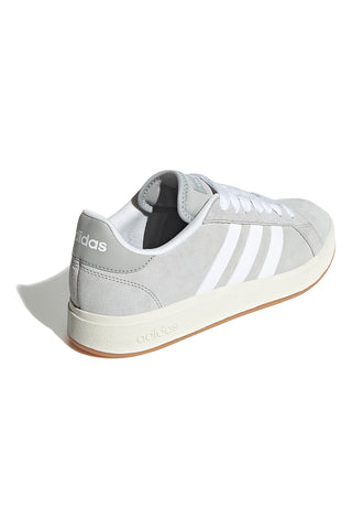 Graue Sneakers mit weißen Details im Retro-Stil Adidas Grand Court Base 00s