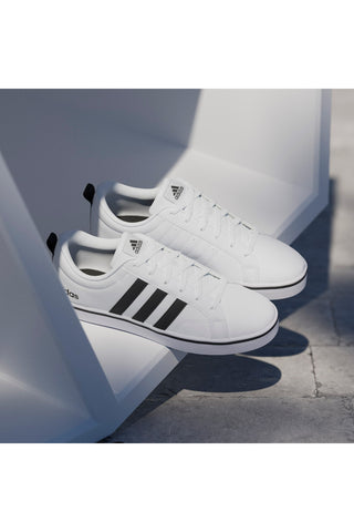 Weiße Sneakers im Skate-Stil mit vulkanisierter Sohle Adidas Daily 3.0
