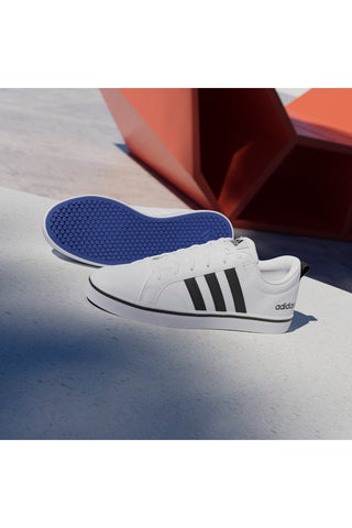 Weiße Sneakers im Skate-Stil mit vulkanisierter Sohle Adidas Daily 3.0