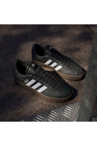 Schwarze Sneakers mit weißen Details und Gummisohle Adidas Vl Court 3.0