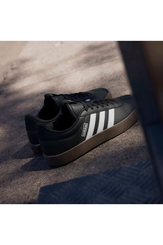 Schwarze Sneakers mit weißen Details und Gummisohle Adidas Vl Court 3.0