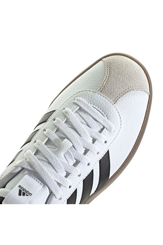 Weiße Sneakers mit schwarzen Details und Gummisohle Adidas Vl Court 3