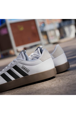 Weiße Sneakers mit schwarzen Details und Gummisohle Adidas Vl Court 3
