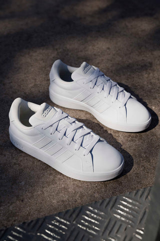 Weiße Sneakers Adidas Grand Court 3.0