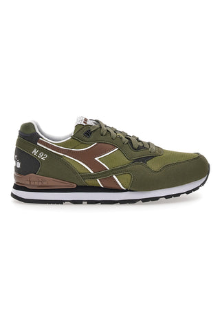 Diadora N.92 Sneaker in Militärgrün mit kontrastierenden Einsätzen