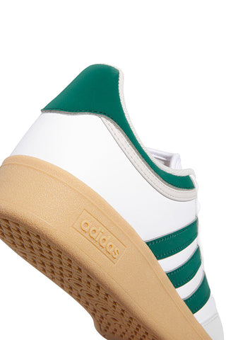 Weiße Adidas Hoops 4.0 Sneaker mit grünen Details und Gummisohle