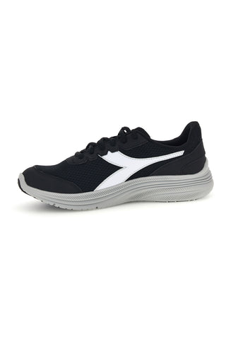 Schwarze Sneaker mit weißem Logo und grauer Sohle: Diadora Eagle 9