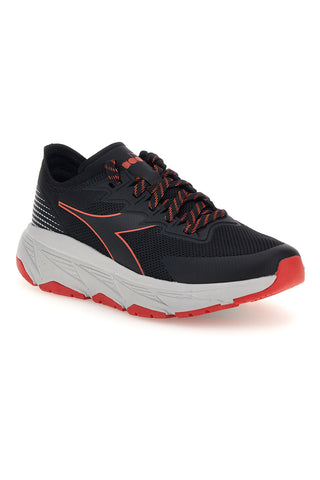 Schwarze Laufschuhe mit roten Details von Diadora Condor