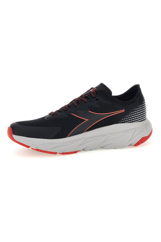 Schwarze Laufschuhe mit roten Details von Diadora Condor