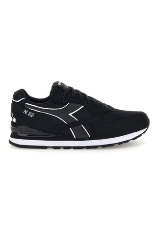 Schwarze Retro-Sneaker mit weißen Details von Diadora N92