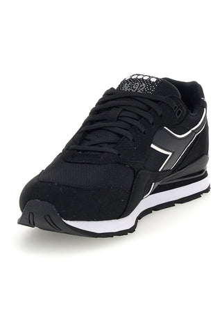Schwarze Retro-Sneaker mit weißen Details von Diadora N92