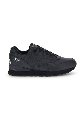 Schwarze Sneaker im Retro-Running-Stil mit kontrastierendem Diadora-Logo N92 L