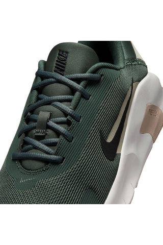 Grüne Nike Flex Train Sneaker