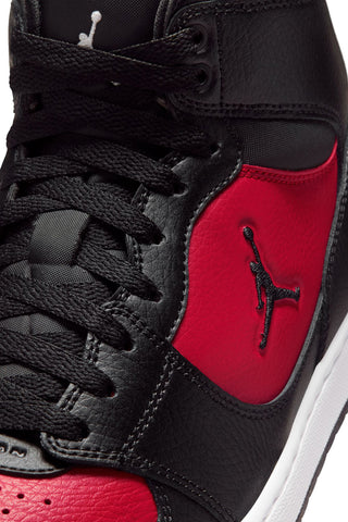 Schwarze und rote Nike Jordan Access Court Mid Sneaker mit mittlerem Schaft