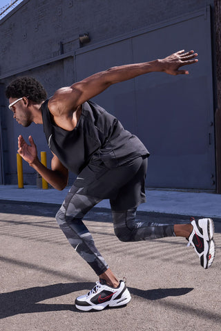 Sneakers bianche e nere Nike Air Monarch IV